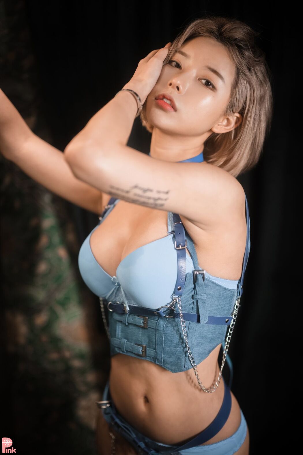 PINK U.Hwa 은유화 – Secret Present No.02 A