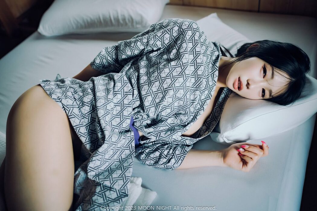 Moon Night Snap Yunjin – Digital Photobook S.Ver