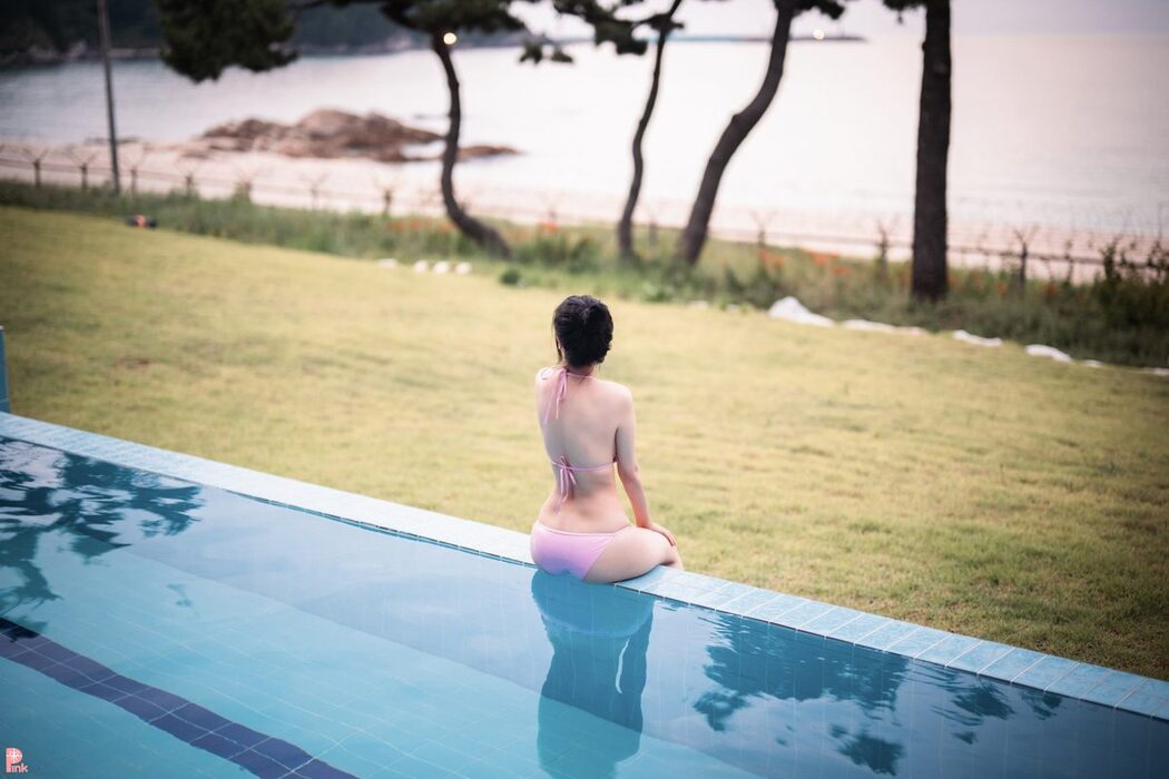 PINK Lee Ahrin – Bikini Day B
