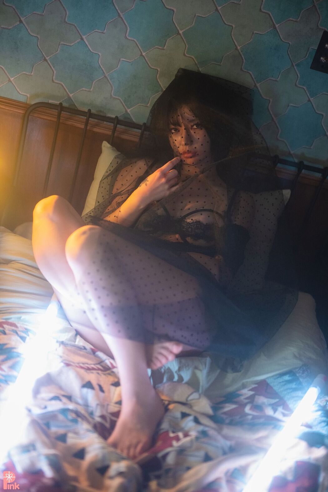 PINK U.Hwa 은유화 – Mood Black