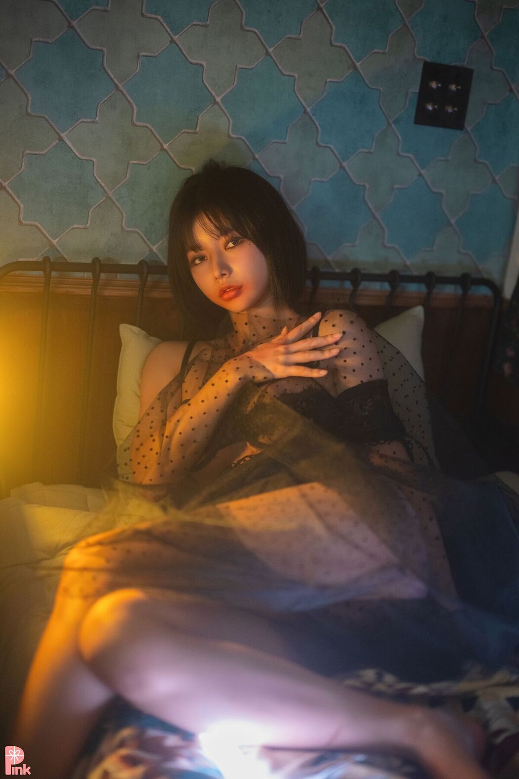 PINK U.Hwa 은유화 – Mood Black