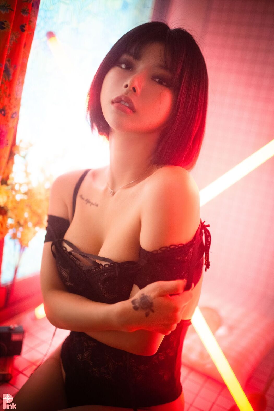 PINK U.Hwa 은유화 – Mood Black