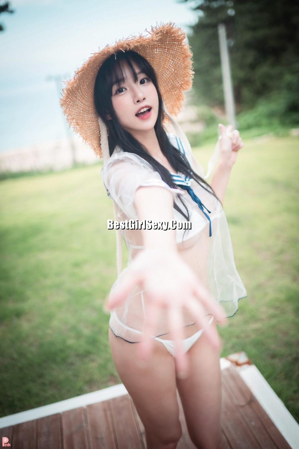 PINK Lee Ahrin – Bikini Day A