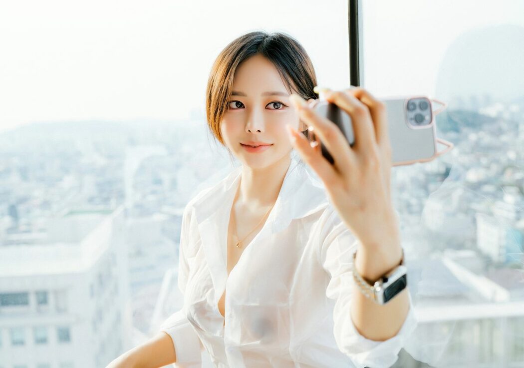 Moon Night Snap Jia – Secretary Girl
