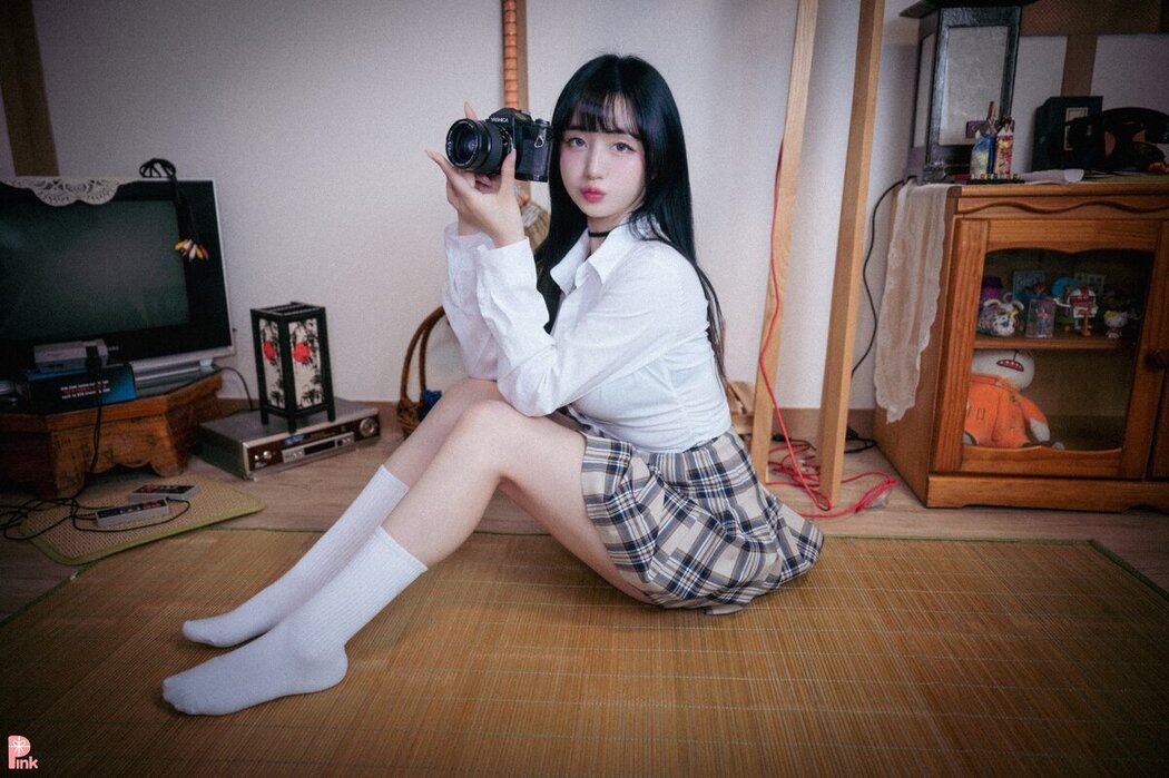 PINK Han Jina 한지나 – 지나의 교복 생활 Bright Ver