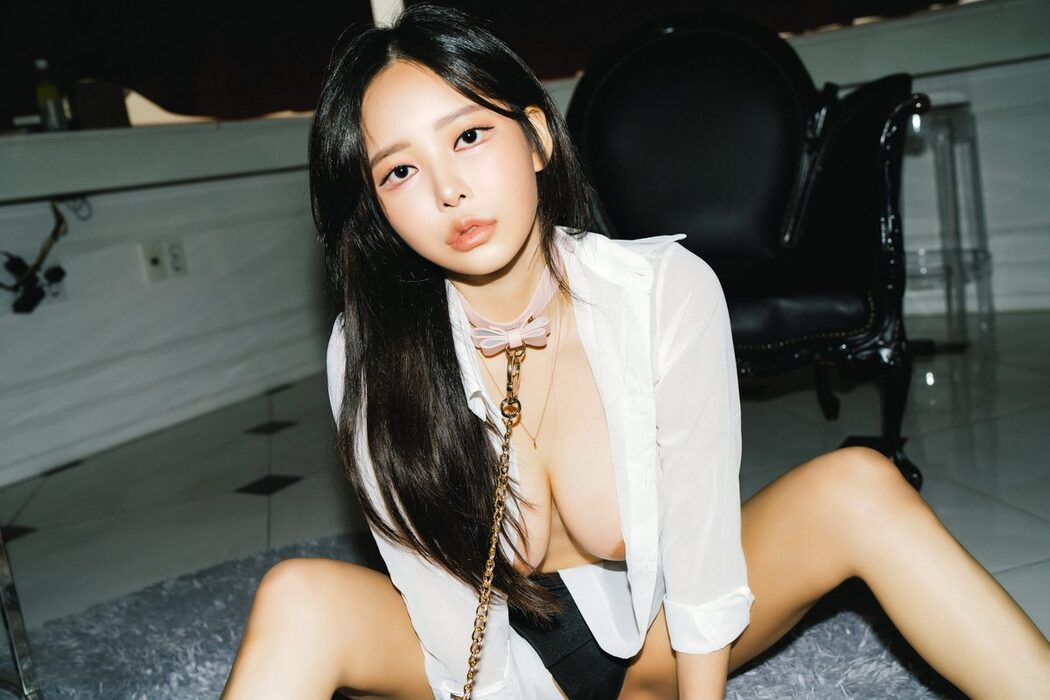 Moon Night Snap Jia – Secretary Girl