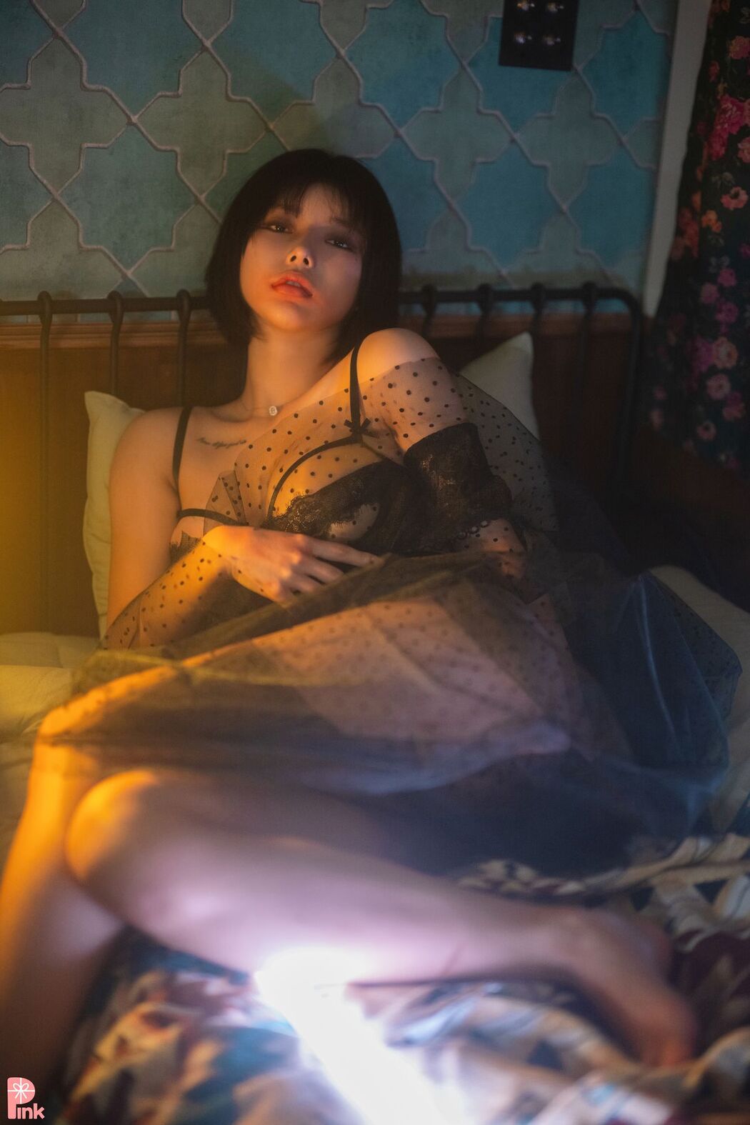 PINK U.Hwa 은유화 – Mood Black