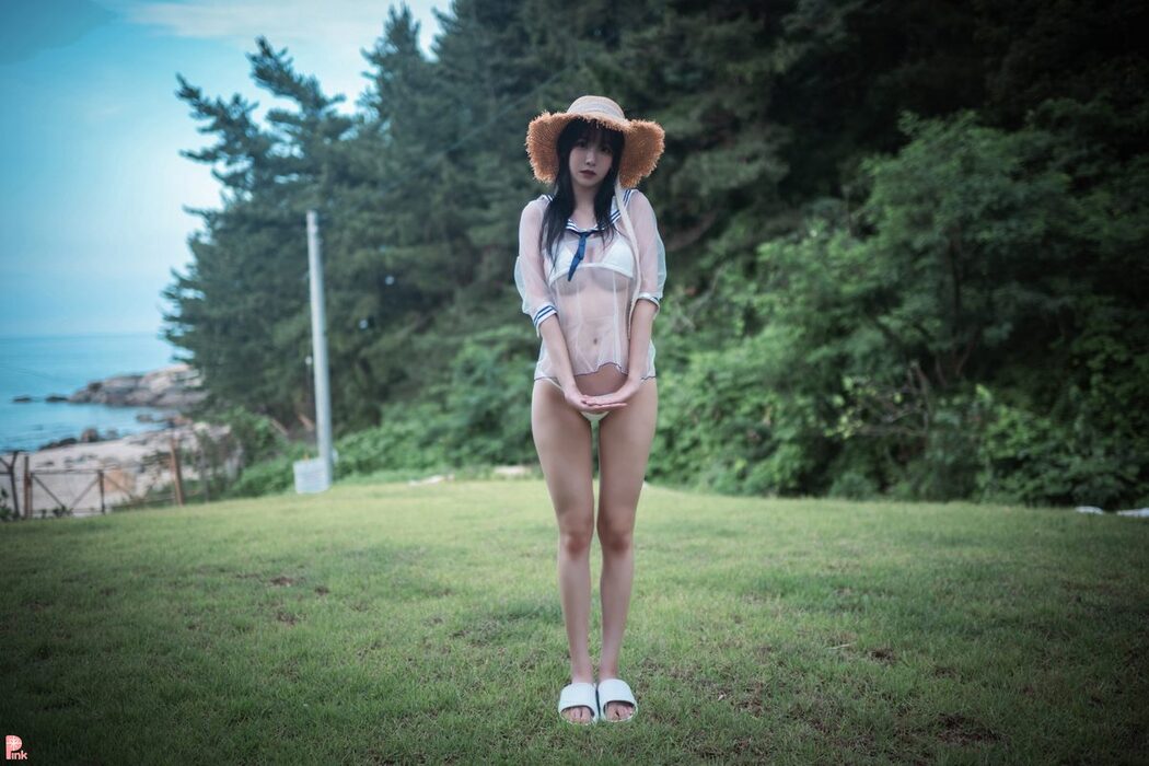 PINK Lee Ahrin – Bikini Day A