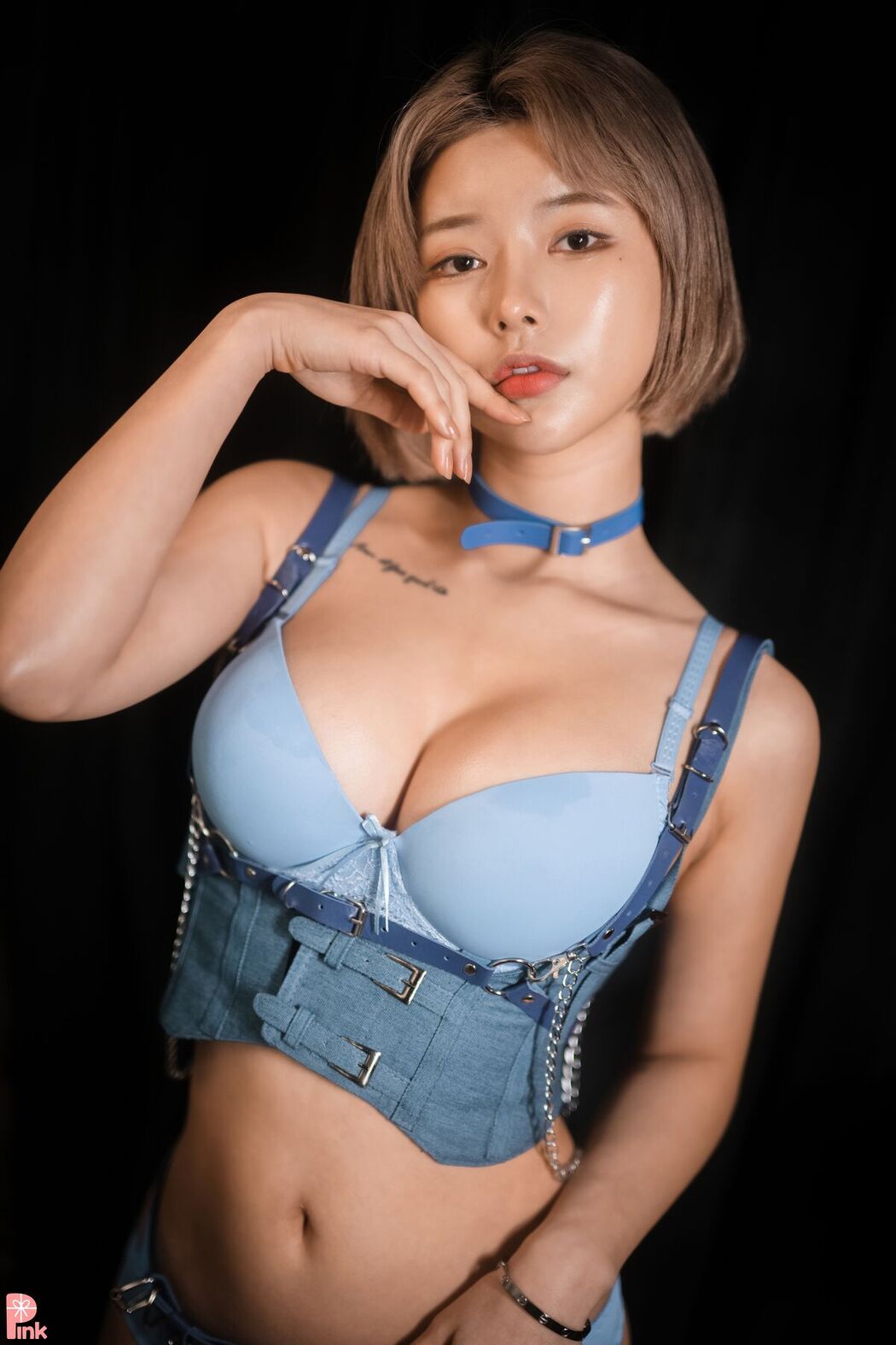 PINK U.Hwa 은유화 – Secret Present No.02 A