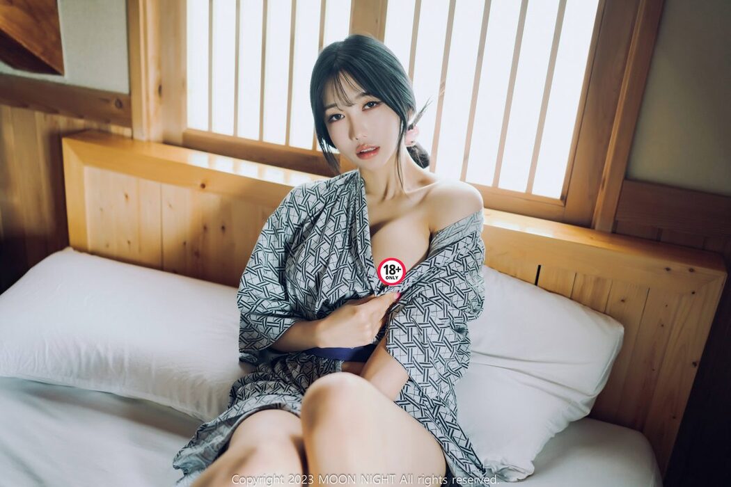 Moon Night Snap Yunjin – Digital Photobook S.Ver