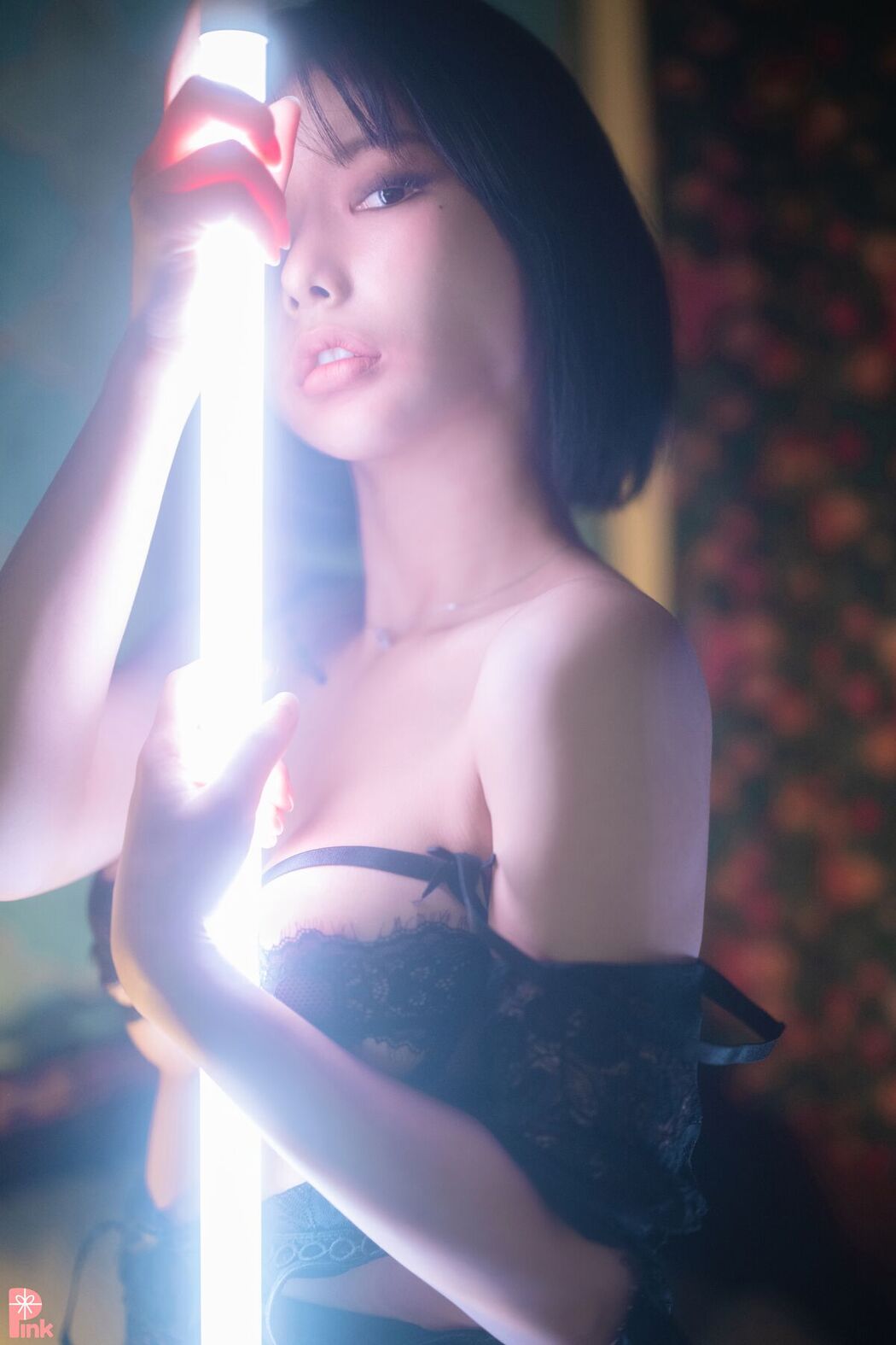 PINK U.Hwa 은유화 – Mood Black