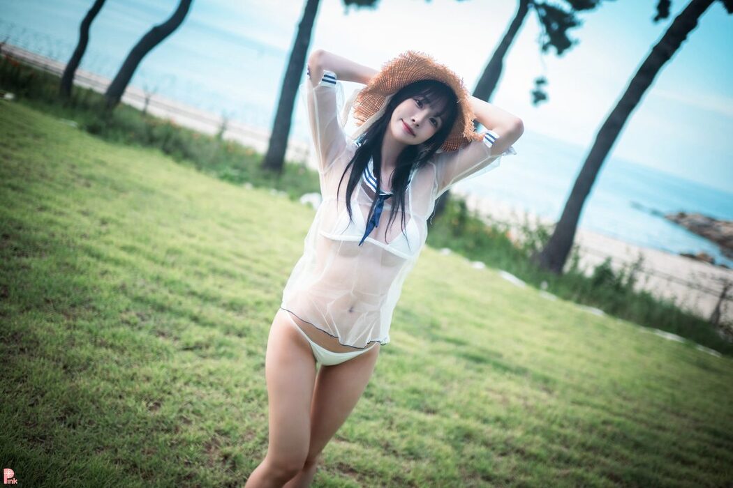 PINK Lee Ahrin – Bikini Day A