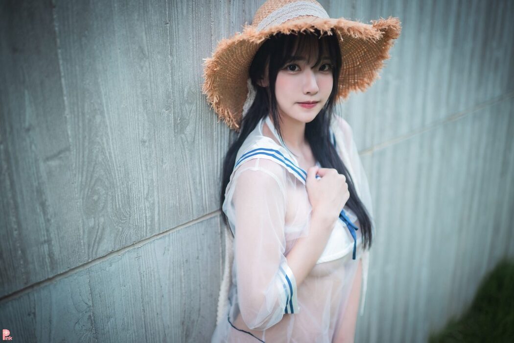 PINK Lee Ahrin – Bikini Day A