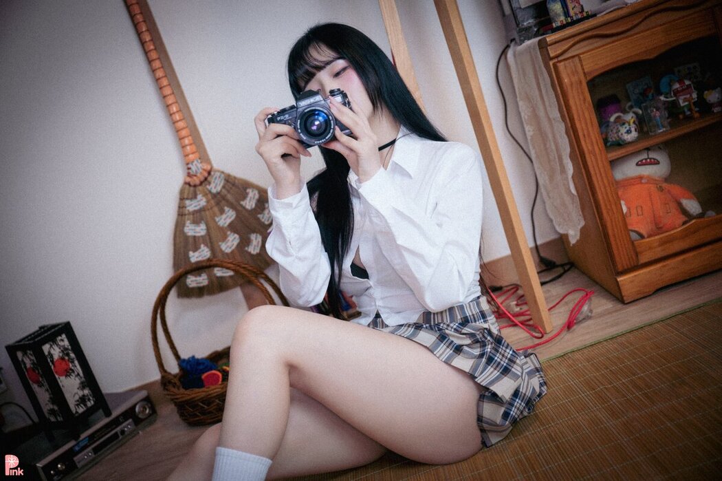 PINK Han Jina 한지나 – 지나의 교복 생활 Bright Ver
