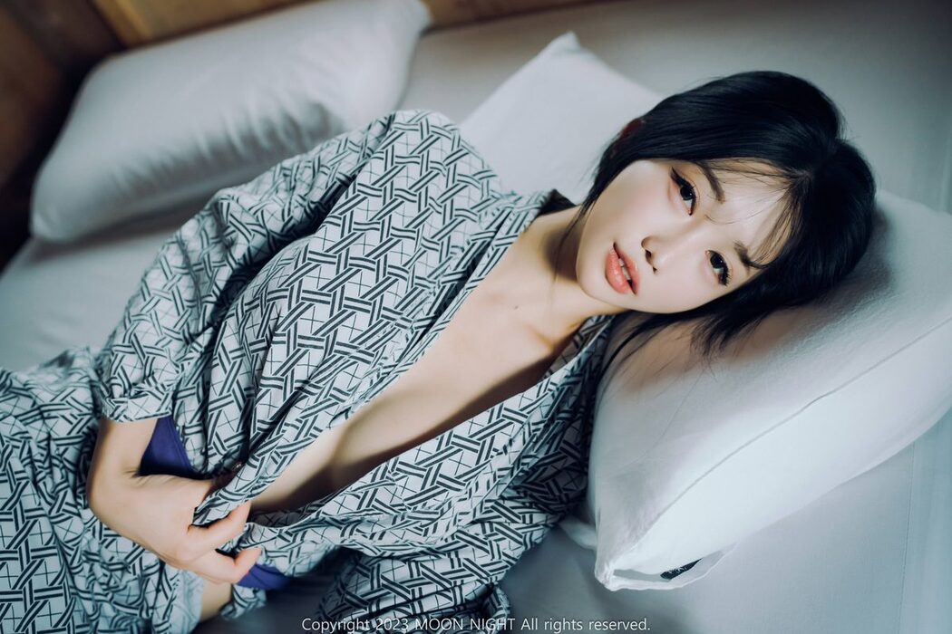 Moon Night Snap Yunjin – Digital Photobook S.Ver