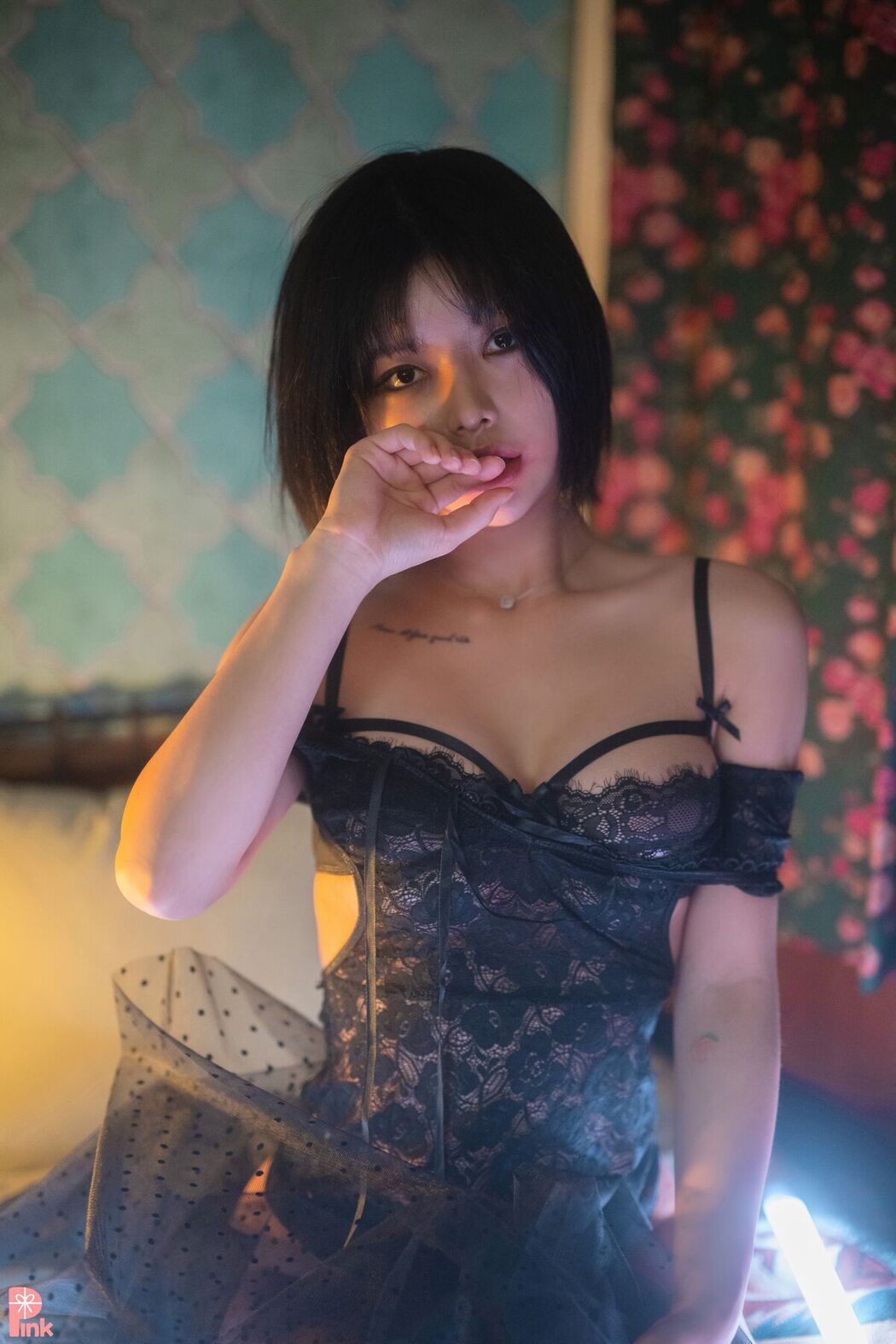 PINK U.Hwa 은유화 – Mood Black