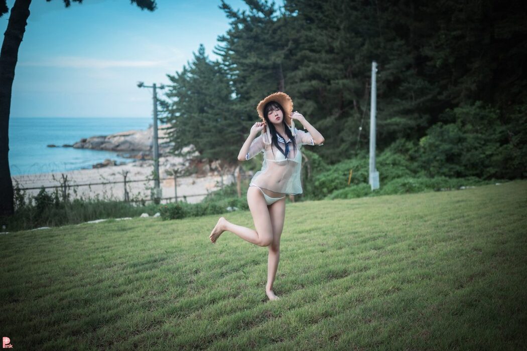 PINK Lee Ahrin – Bikini Day A