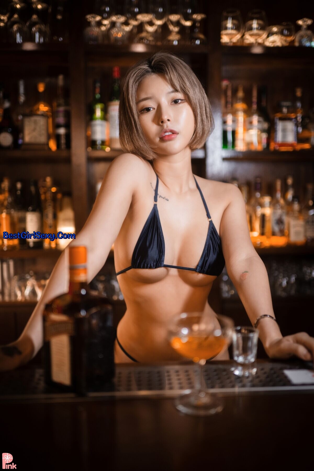PINK U.Hwa 은유화 – Secret Present No.01