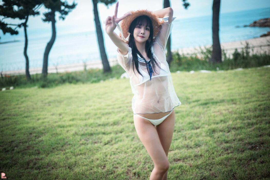 PINK Lee Ahrin – Bikini Day A