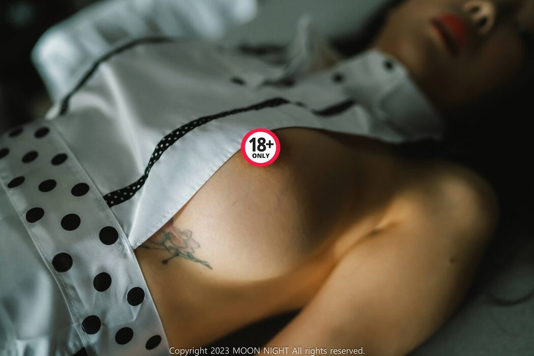 Moon Night Snap Mona – One Good Day