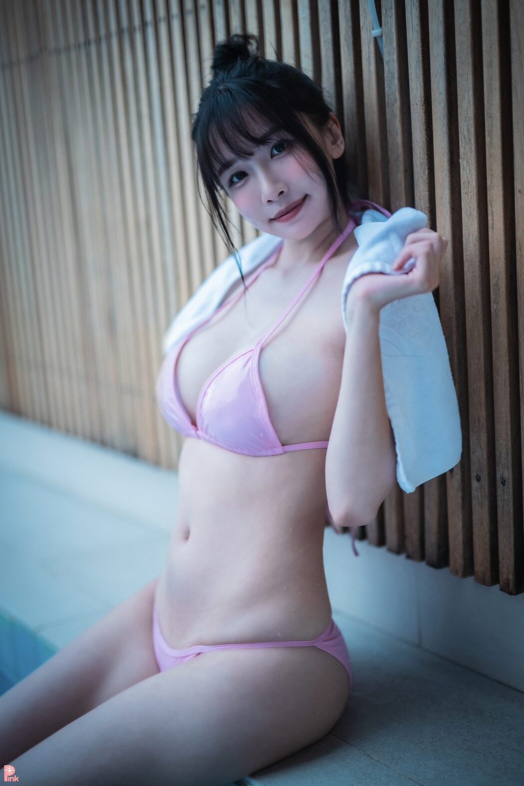 PINK Lee Ahrin – Bikini Day B