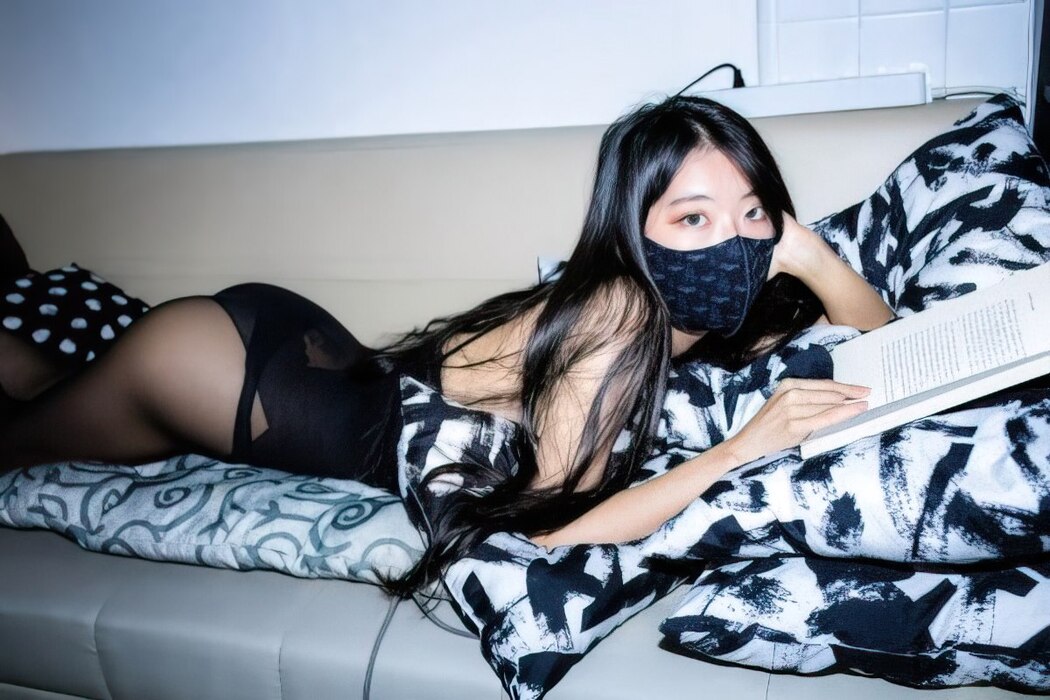 Moon Night Snap Mona 모나 – Black