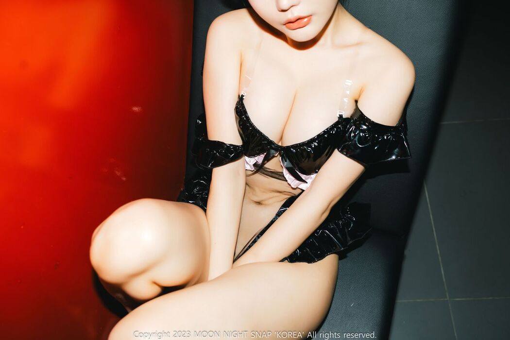 Moon Night Snap Jucy 쥬시 – Vol.404 – Capturing The Little Devil