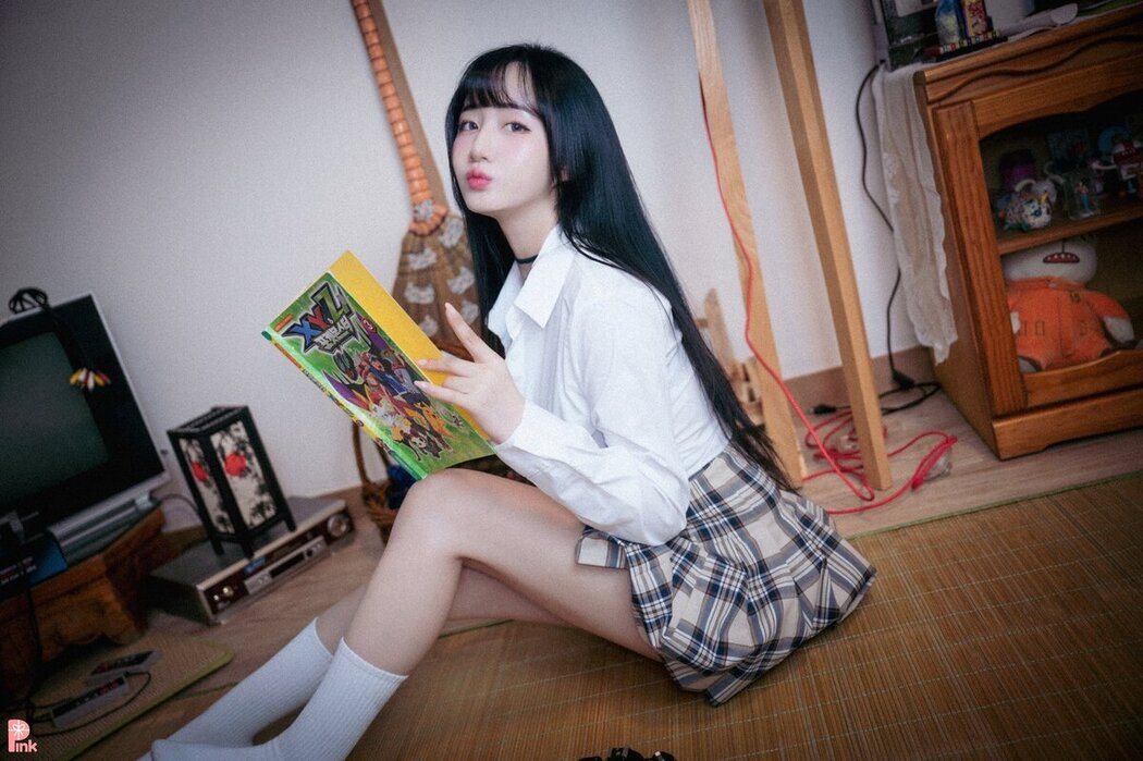 PINK Han Jina 한지나 – 지나의 교복 생활 Bright Ver