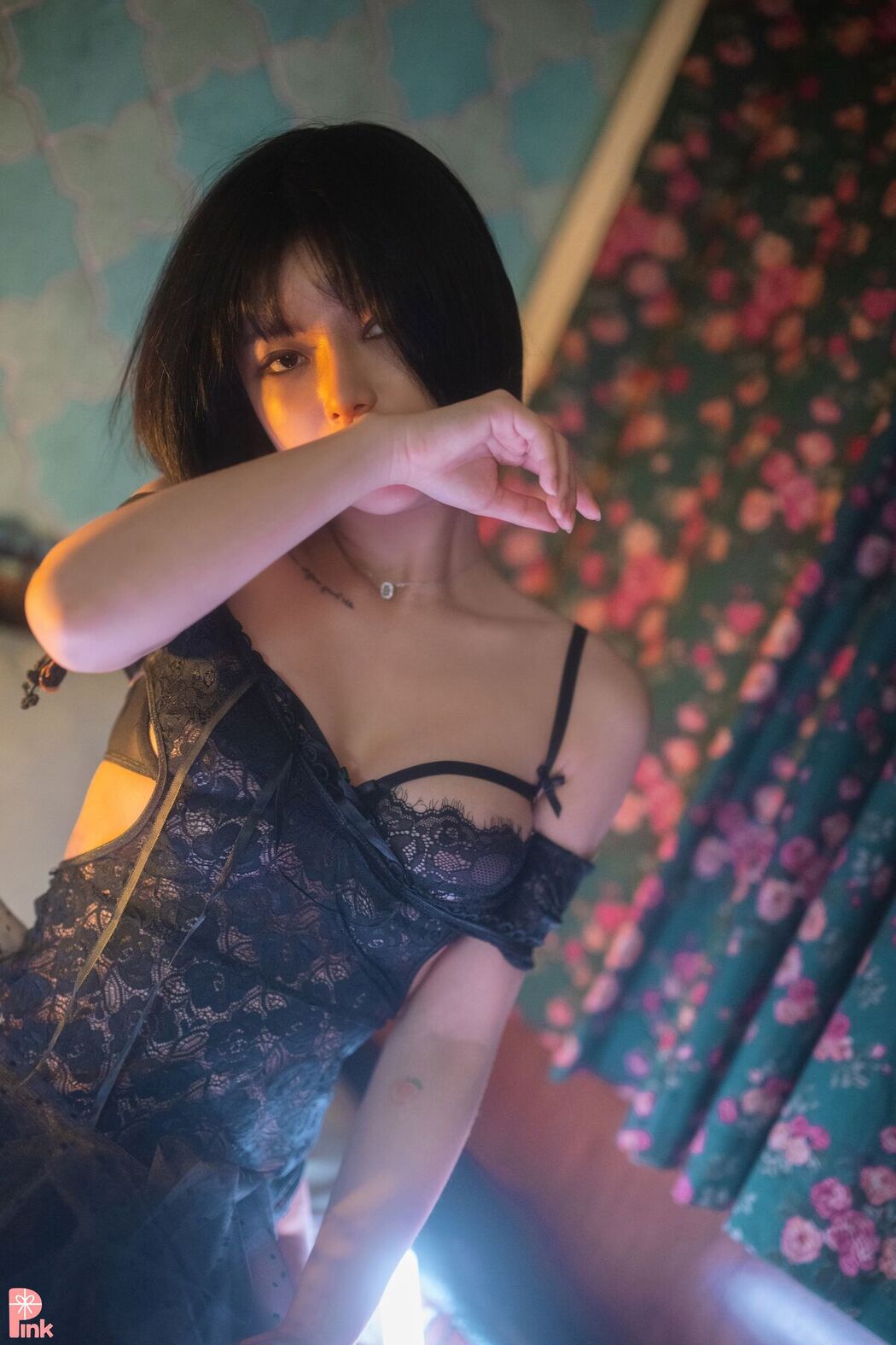 PINK U.Hwa 은유화 – Mood Black