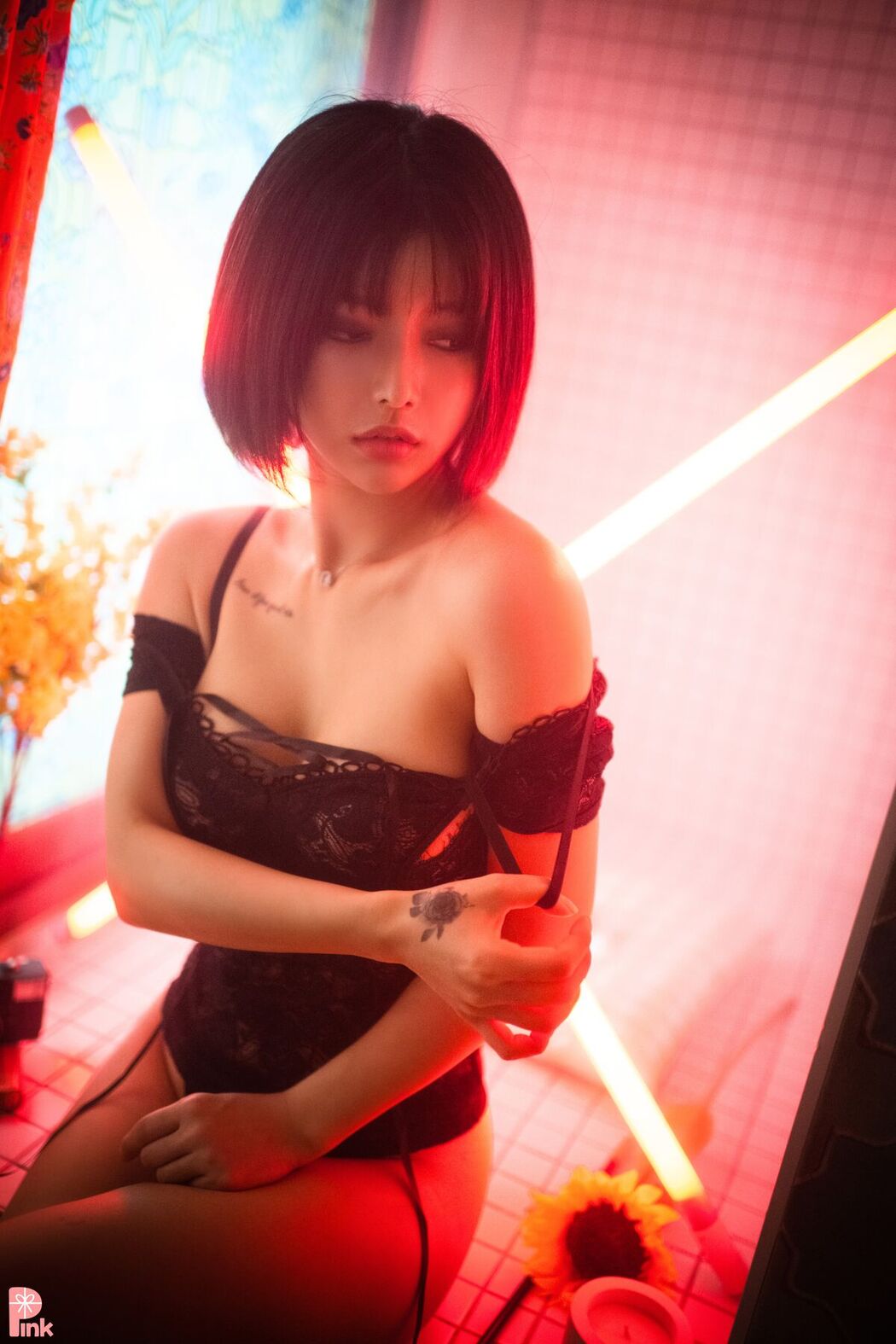 PINK U.Hwa 은유화 – Mood Black