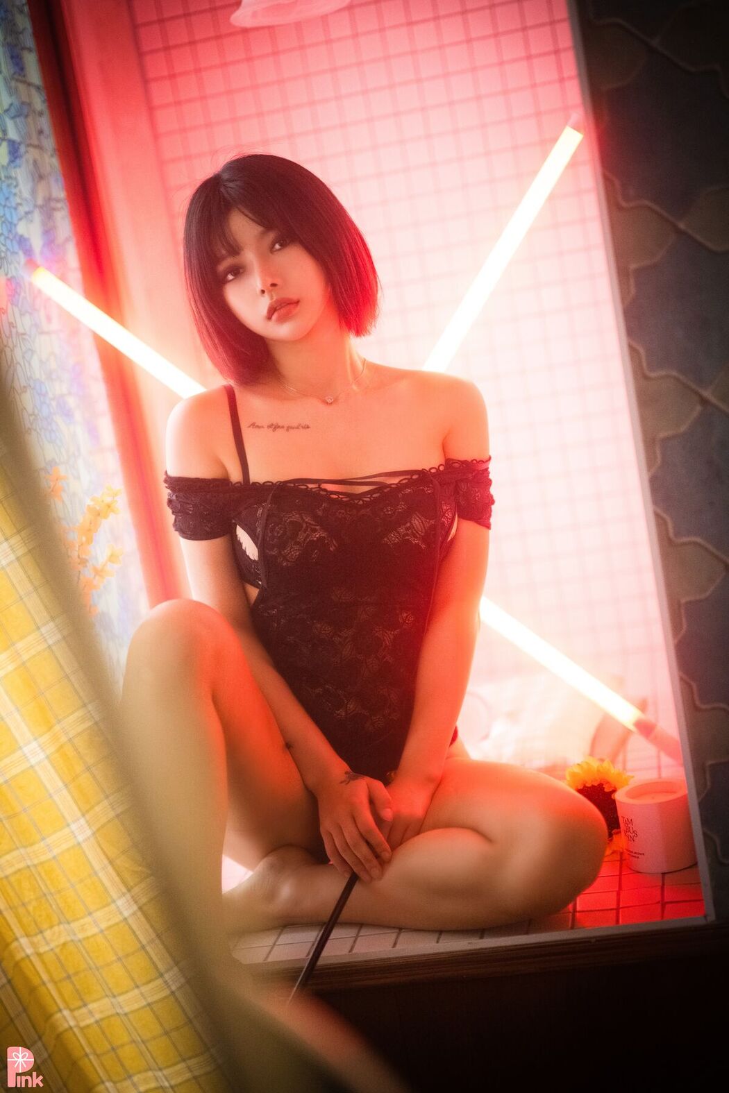 PINK U.Hwa 은유화 – Mood Black
