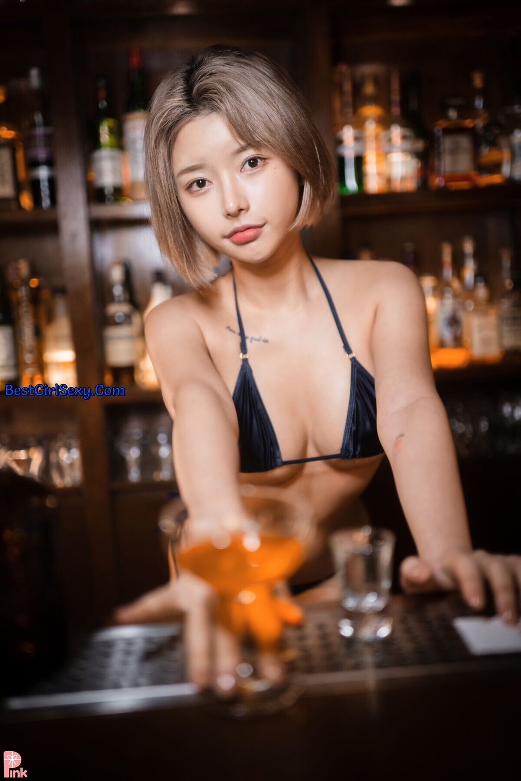PINK U.Hwa 은유화 – Secret Present No.01