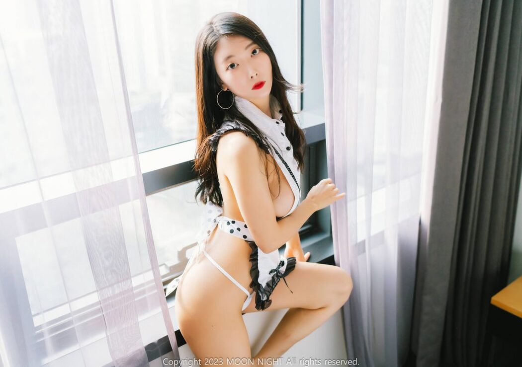 Moon Night Snap Mona – One Good Day