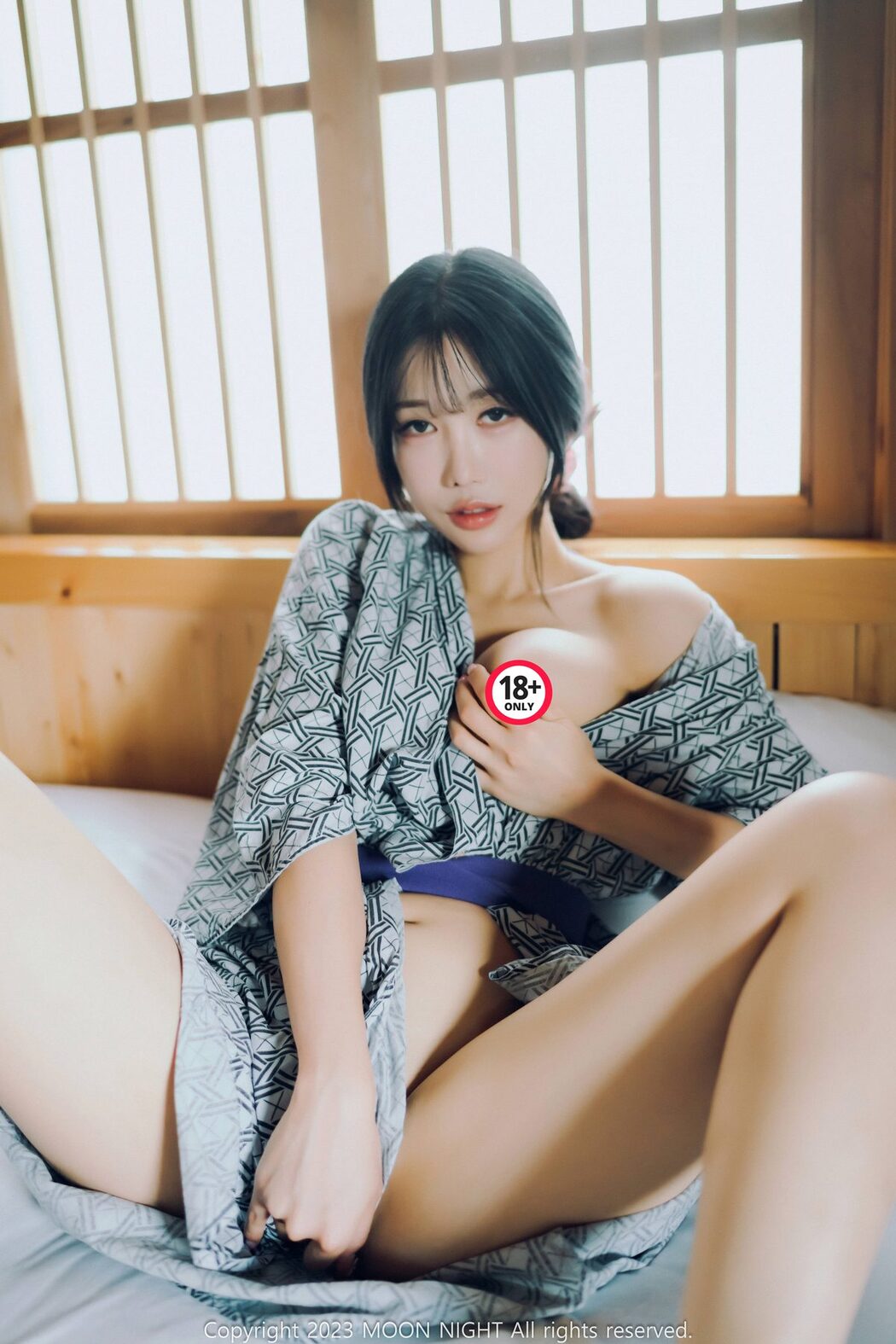 Moon Night Snap Yunjin – Digital Photobook S.Ver