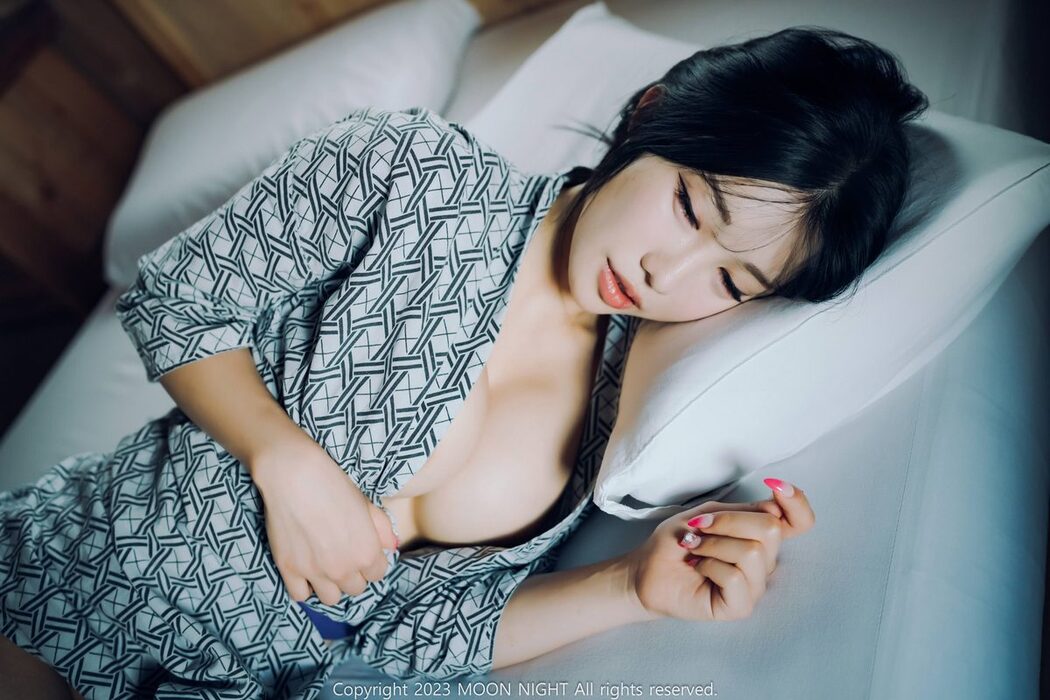 Moon Night Snap Yunjin – Digital Photobook S.Ver