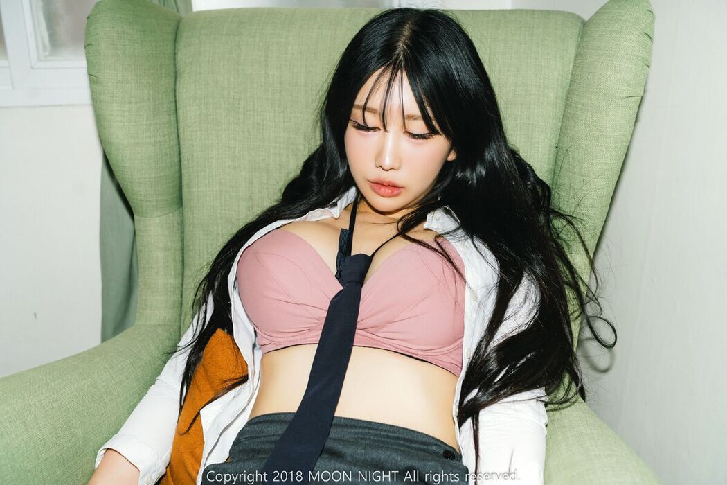 Moon Night Snap Yunjin – Taming The Bad Bitch