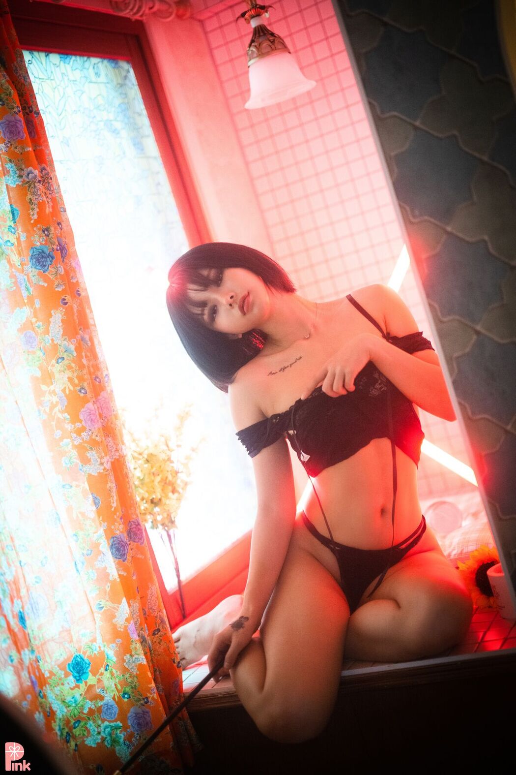 PINK U.Hwa 은유화 – Mood Black