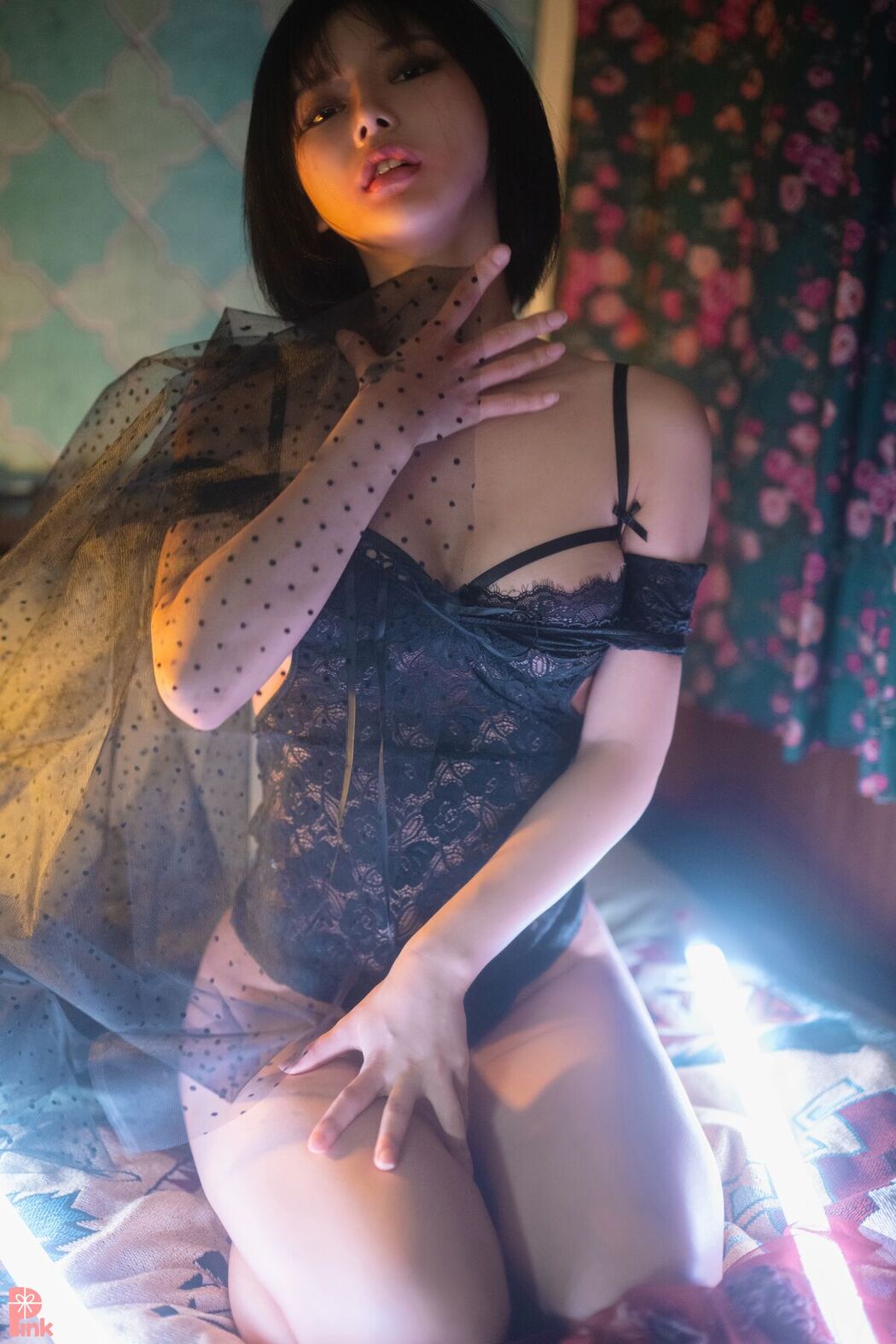PINK U.Hwa 은유화 – Mood Black