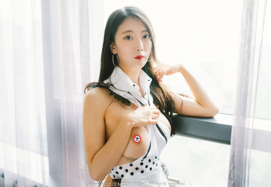 Moon Night Snap Mona – One Good Day