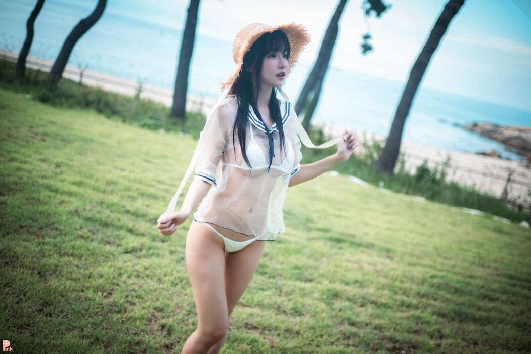 PINK Lee Ahrin – Bikini Day A