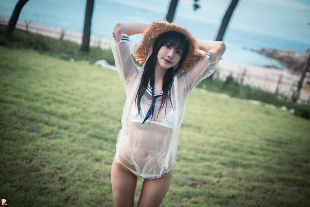 PINK Lee Ahrin – Bikini Day A