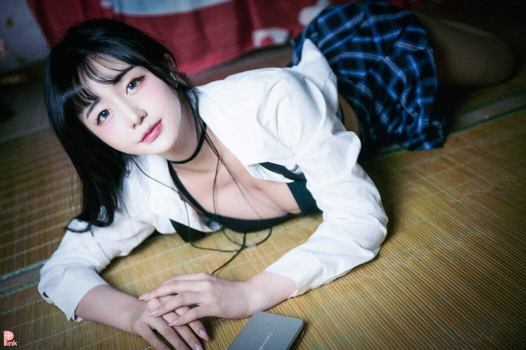 PINK RIBBON Jina – 지나의 교복 생활_Dark ver