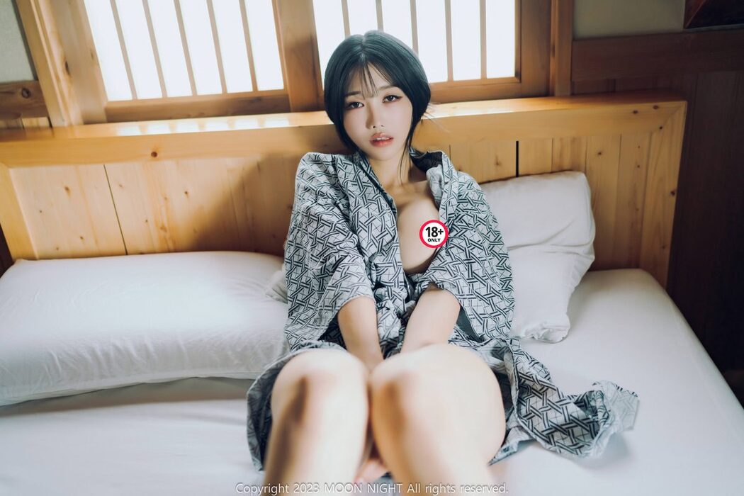 Moon Night Snap Yunjin – Digital Photobook S.Ver