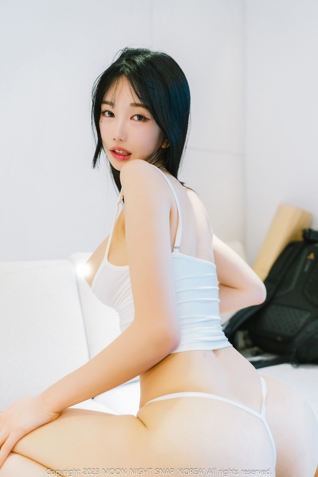 Moon Night Snap Yunjin – Yunjin Peeking