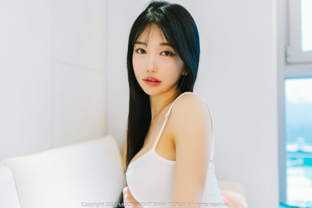 Moon Night Snap Yunjin – Yunjin Peeking