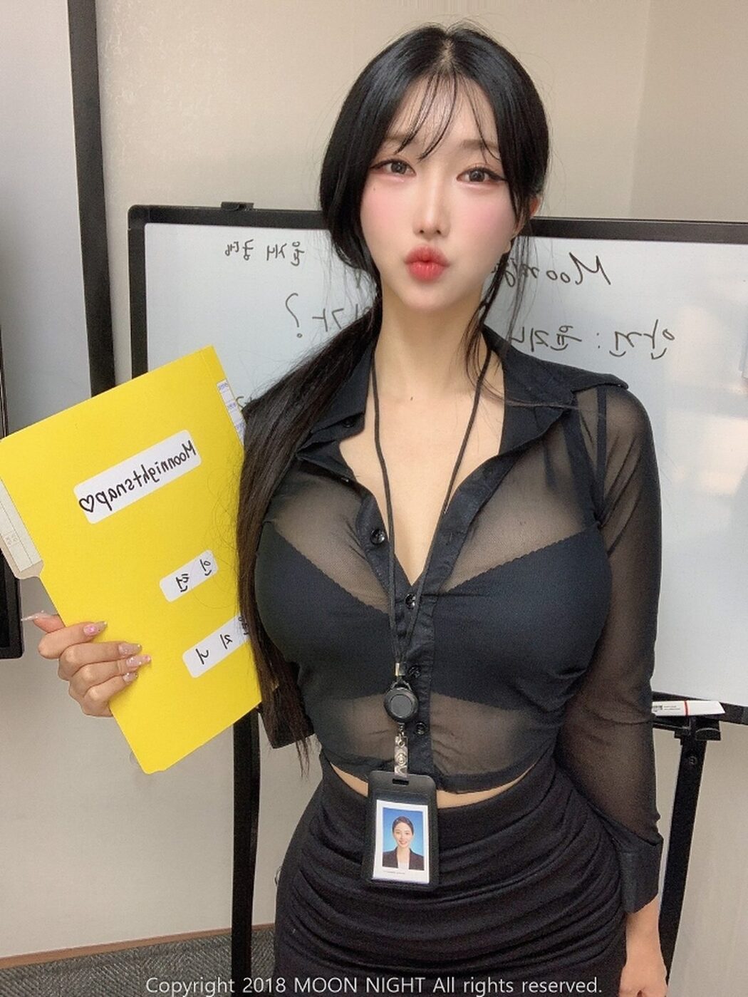 Moon Night Snap Yunjin – In The Office