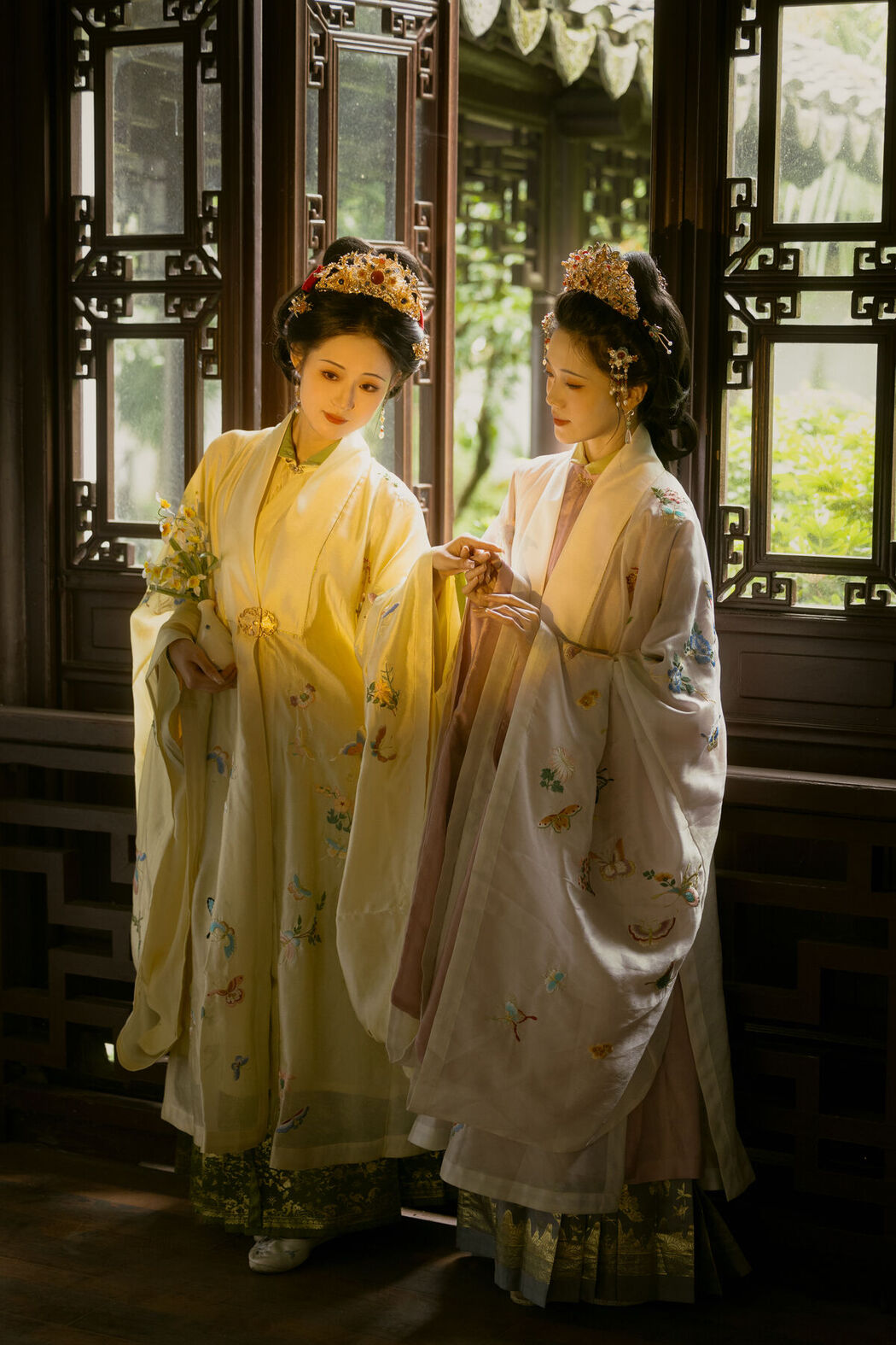 YiTuYu艺图语 Vol.8182 语卿 (22P)