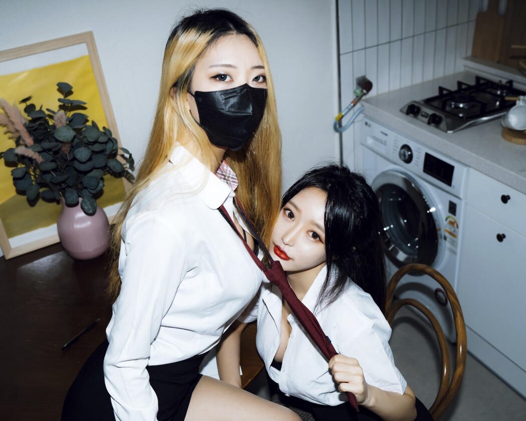 Mona모나 Jucy 쥬시 Loveholic