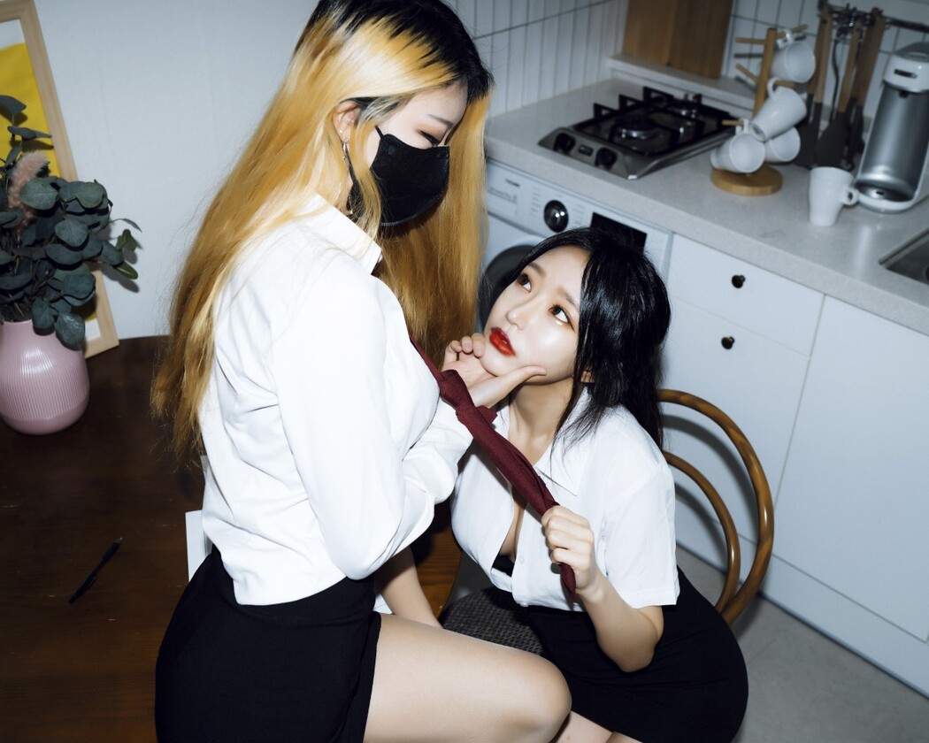 Mona모나 Jucy 쥬시 Loveholic