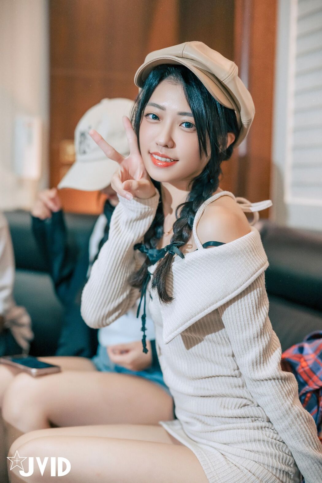 JVID Yan Yan 妍妍 Angel – 生日酒醉の強制性侵-妍妍 喝醉遭友人帶回脫光侵犯 開腿露出美鮑 主動撫摸肉棒 Part01 (63P – 2V)